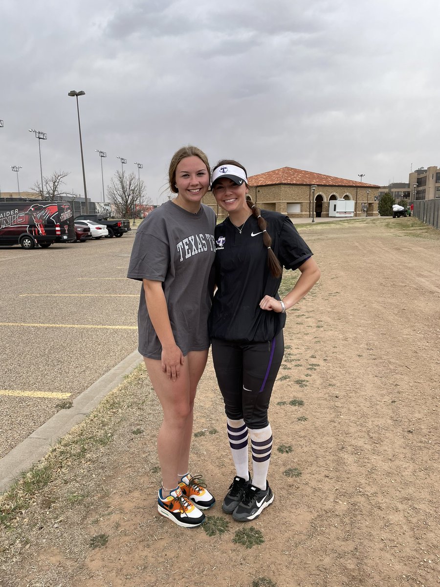 jen_medford's tweet photo. Another weekend of Tarleton softball in the books! Played some really great games and got to see long time friends from our softball family! #tarletonsoftball #bleedpurple 💜🖤 https://t.co/TSJSqTyiIF
