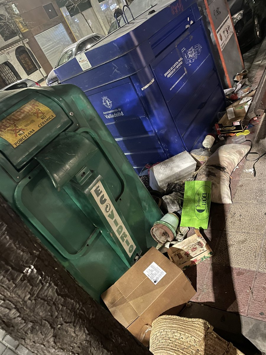 ektor_vo's tweet photo. @PoliciaVLL Calle Gabilondo 23, todos los días!!! Es una vergüenza https://t.co/kS5Vfw6A44