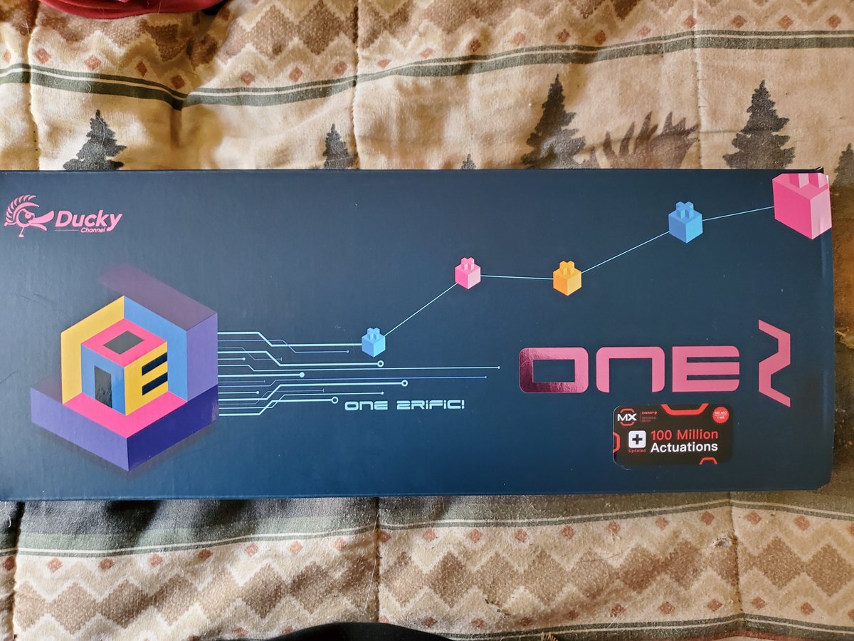 vskye11's tweet photo. Got my new Ducky keyboard today! 👍 https://t.co/4uNSmOtWV3