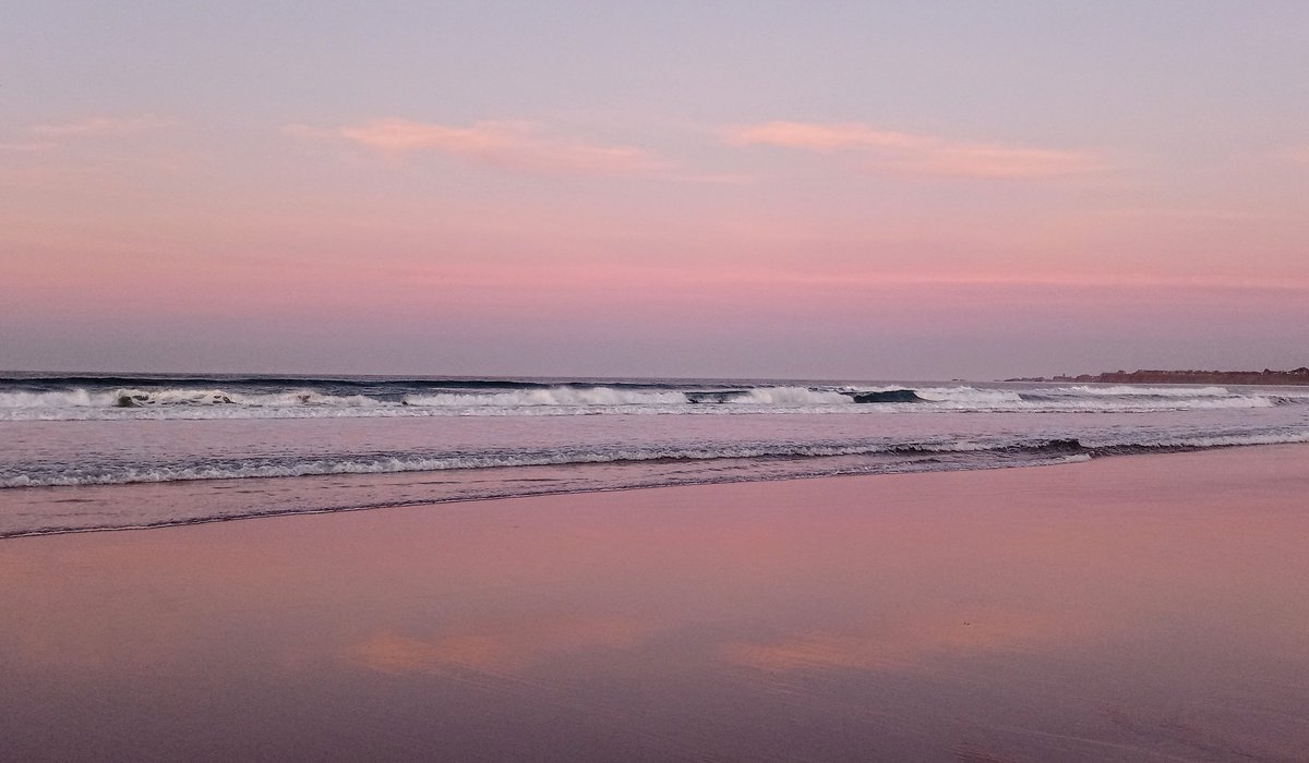 JorvikLass's tweet photo. Crystalline skies, glacΓ© reflections, still air, and the power of moon-moved waves as the #sunset tide came in at #Belhaven and #Hedderwick today. Just beautiful! πβ€οΈ #EastLothian #LoveWhereYouLive https://t.co/268niM3p3d