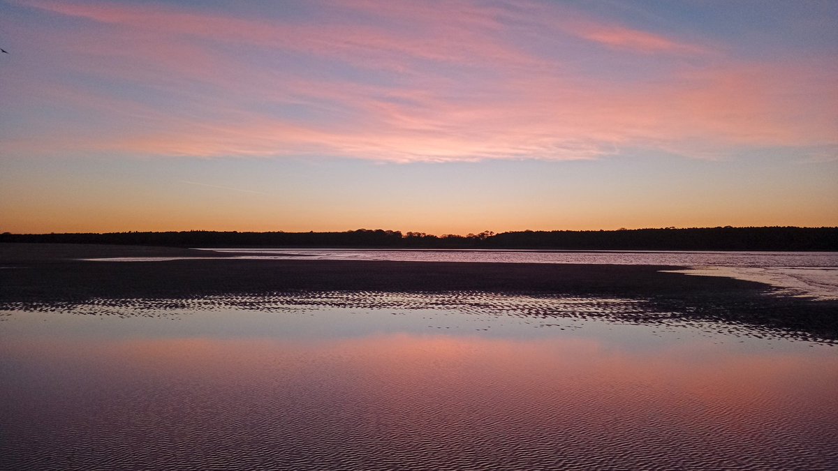 JorvikLass's tweet photo. Crystalline skies, glacΓ© reflections, still air, and the power of moon-moved waves as the #sunset tide came in at #Belhaven and #Hedderwick today. Just beautiful! πβ€οΈ #EastLothian #LoveWhereYouLive https://t.co/268niM3p3d