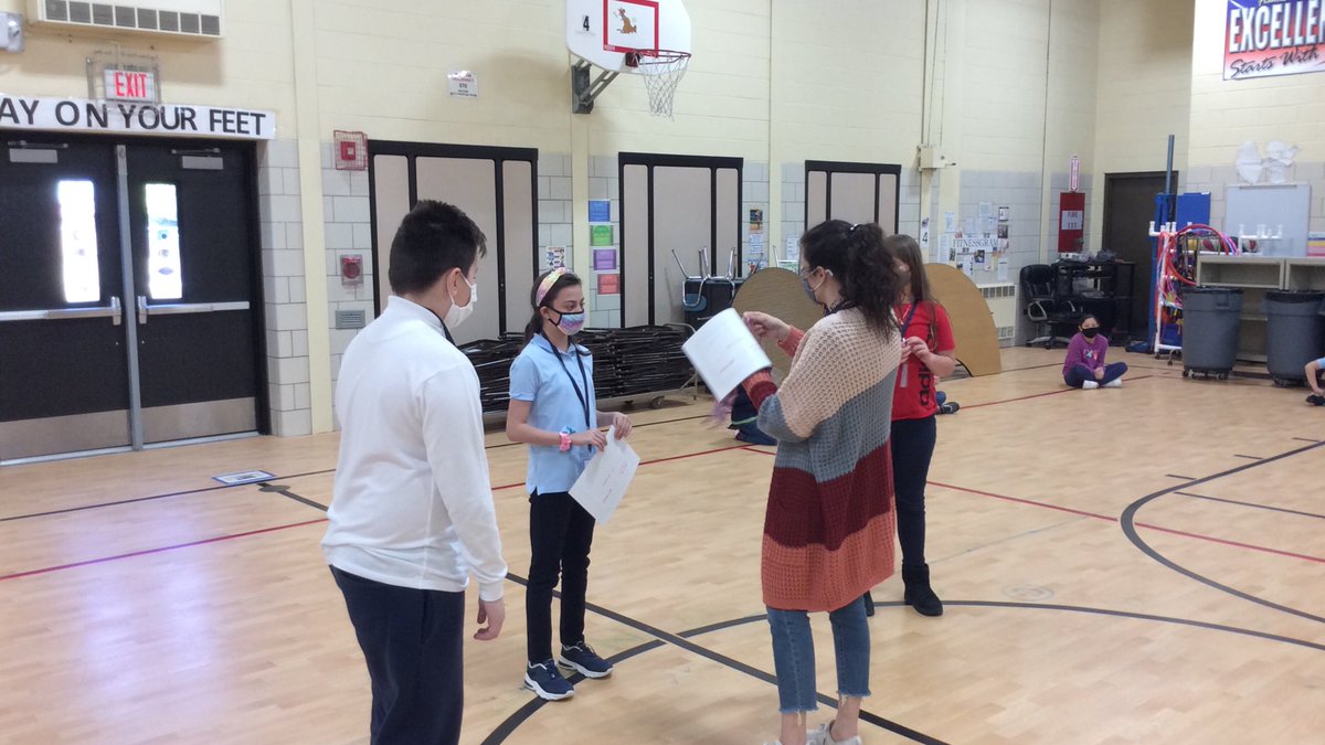 swalkerhood's tweet photo. March Madness Mrs. S’s style...students read books for points and earned medallions and certificates!📚👍🤠 #fbmccordmustangs #burbank111 #readerareleaders https://t.co/WMiPQ8GDqu