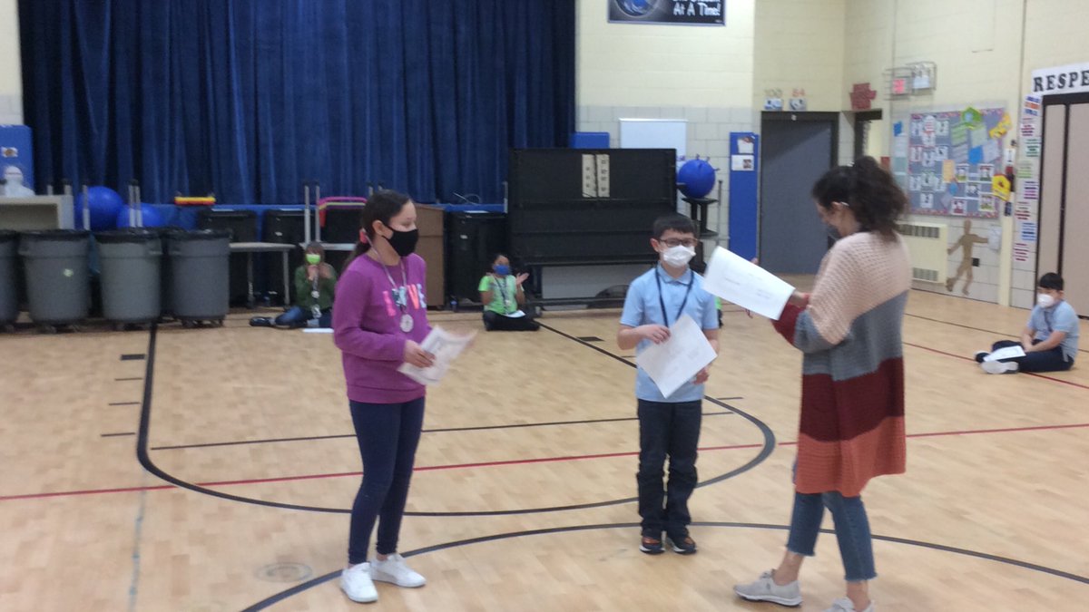 swalkerhood's tweet photo. March Madness Mrs. S’s style...students read books for points and earned medallions and certificates!📚👍🤠 #fbmccordmustangs #burbank111 #readerareleaders https://t.co/WMiPQ8GDqu