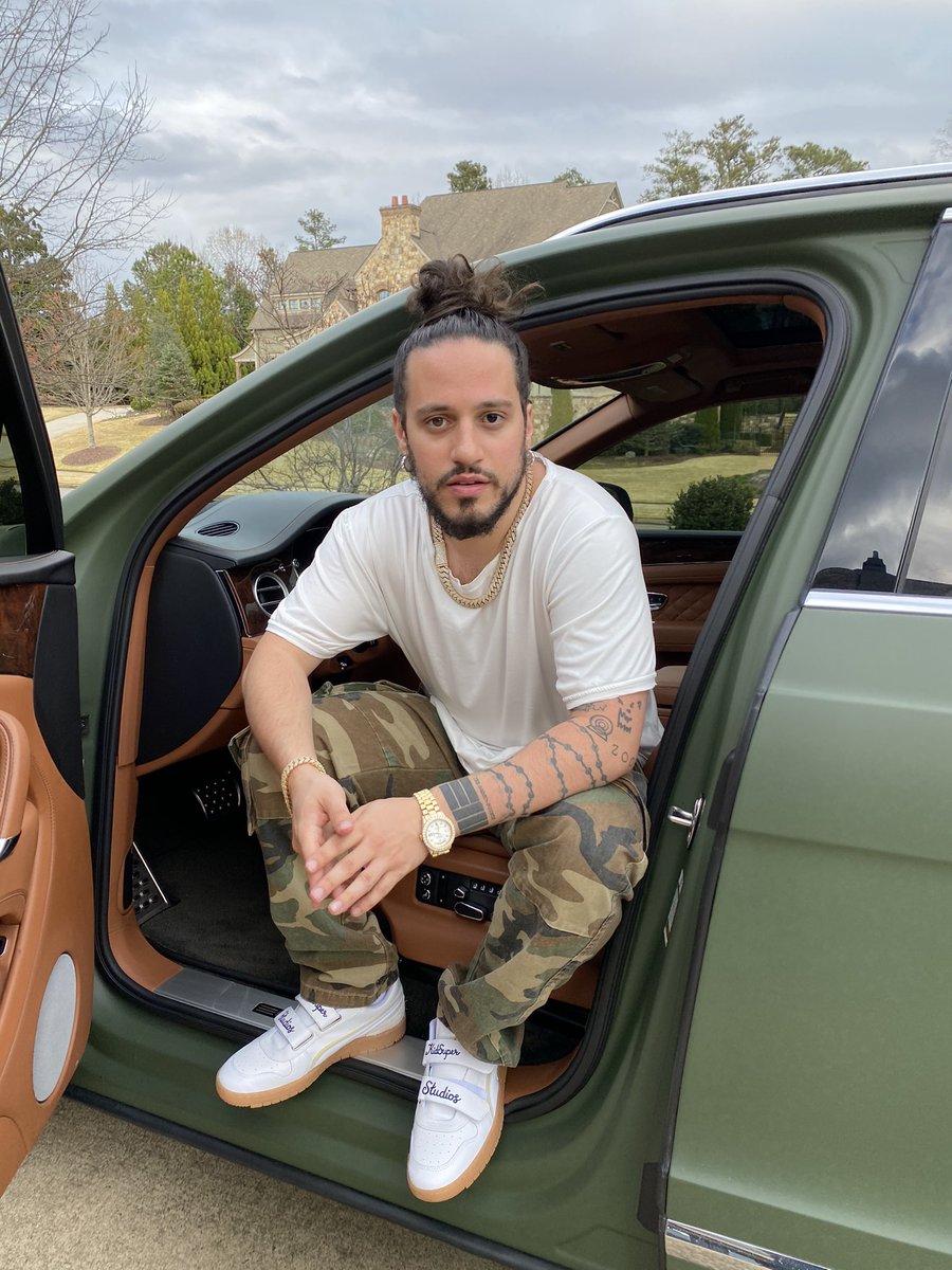 russdiemon's tweet photo. only thing I’m scared of in this life is bein average https://t.co/EiR6qLJs6z
