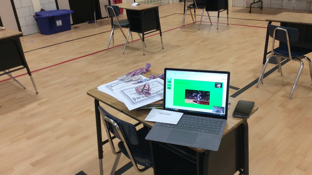 swalkerhood's tweet photo. Remote learners joined the March Madness celebration. HoovesUp!  Readers are Leaders!📚👍🤠#fbmccordmustangs #burbank111 #readerareleaders https://t.co/RUtNlUGiLb