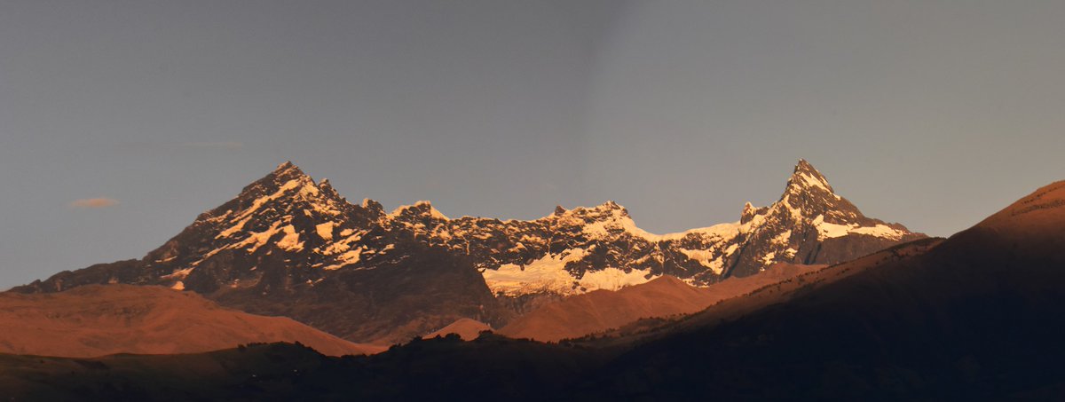 AleMVRioPG's tweet photo. Volcán El Altar en la provincia de #Chimborazo #Ecuador al atardecer. #Riobamba #Andes https://t.co/HLAi2ARio8