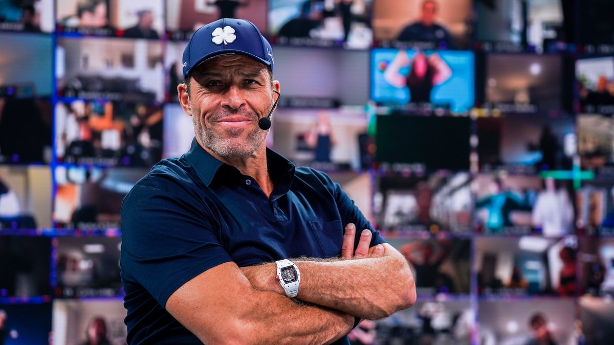 TonyRobbins's tweet photo. Our first #BusinessMastery Virtual of 2021 is officially underway! We’re back in our brand new studio sharing five FULL days and nights with 3,000 business owners and entrepreneurs from 74 countries tuned in and cranking the energy from home! ⚡️ 

Who’s here with us this week? https://t.co/ign1IT0e9k