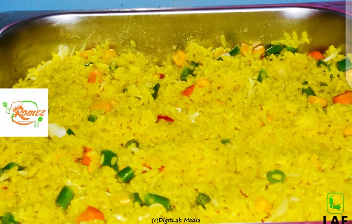 ROMEE_Ekiti's tweet photo. "To give real service you must add something which cannot be bought or measured with money, and that is sincerity and integrity. ―

 Visit us today at 12 adjacent AB Hotel olora layout Housing road Ado ekiti. 
place your order from home or office..

*HAPPY NEW WEEK* 

#eatgood https://t.co/AJ09pAUnG8