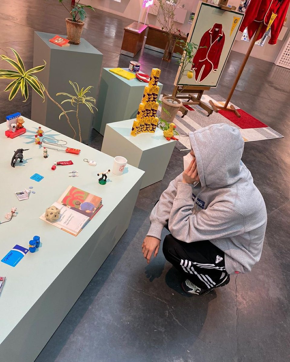 coolpicsoftyong's tweet photo. me when i go to museums https://t.co/uWnjdv3bj4