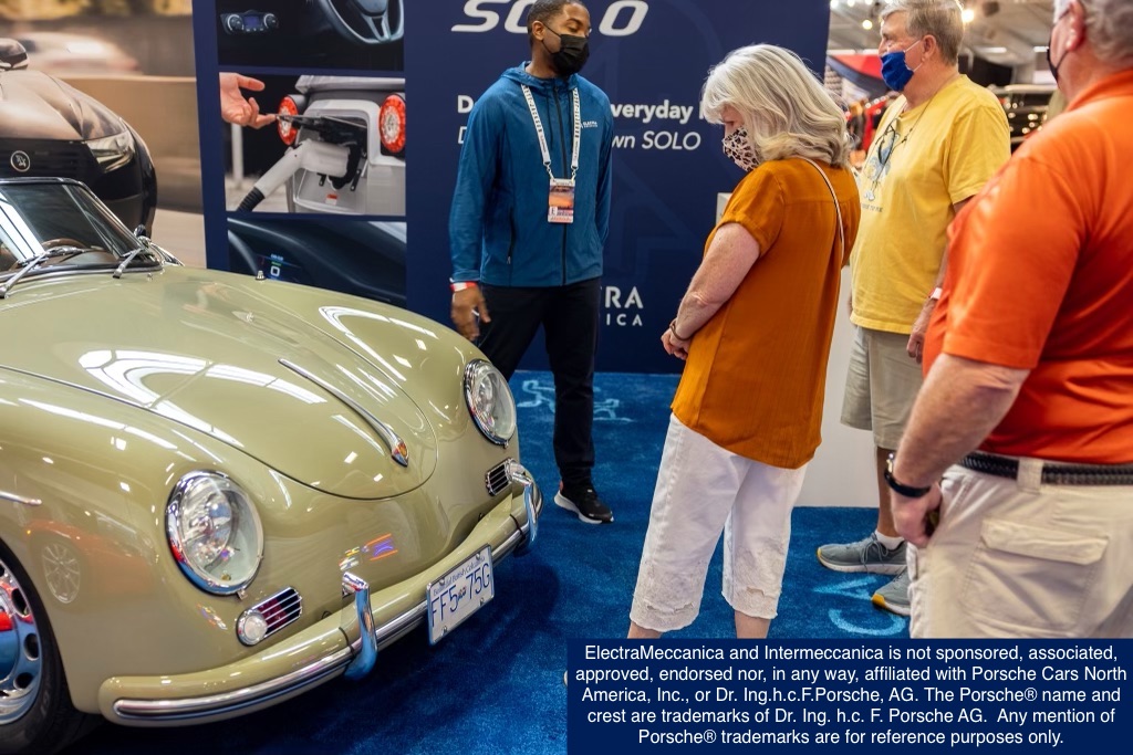 SOLO_Automotive's tweet photo. Crowds admiring the #eRoadster shown at the #barrettjackson auction yesterday.
#HappySunday. 😎 👍 https://t.co/vKEZDI9Lqd