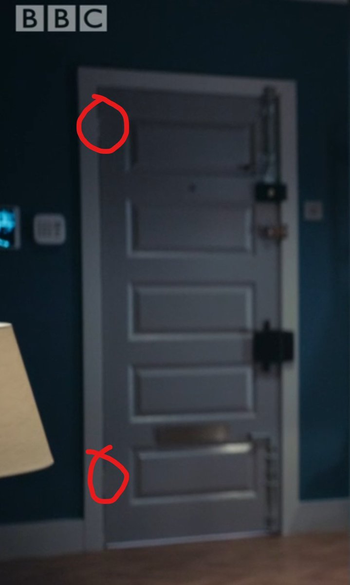 OliverWarks's tweet photo. Can't help but feel all those extra locks and bolts are a bit silly when you only have these two lightweight hinges on the other side of the door #LineOfDuty 🤦‍♂️ https://t.co/AVgOeTv4vB