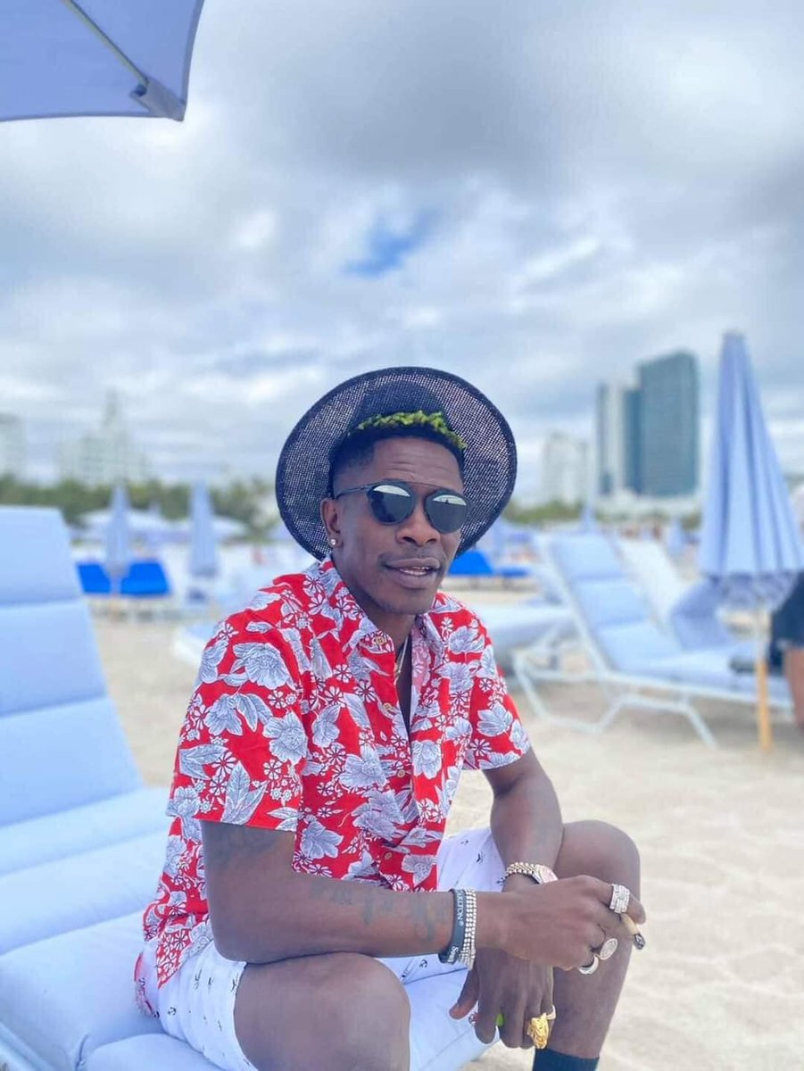 ShattaMathias's tweet photo. #BbcNews Music #ShattaWale, #Skillibeng &amp; Gold Up – Blow Up (Official Lyric Video)  🇬🇭🇬🇭🔥🔥🇺🇸🇺🇸✈✈🇲 #Paaaah #ShattaMovement https://t.co/DiZqODQf5I