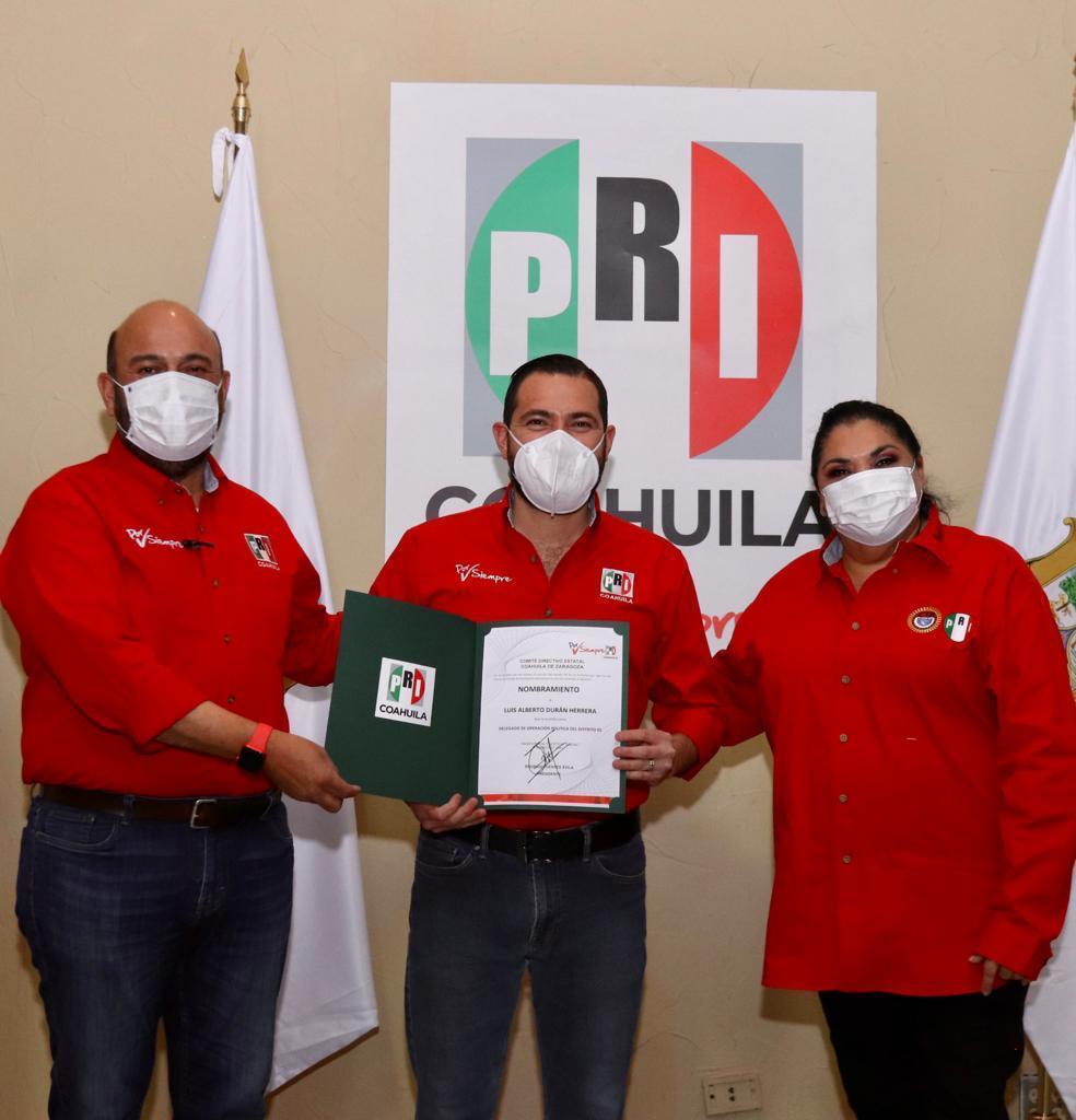Frankzocalo's tweet photo. #Almomento #ReporteZocalo Nombra @rigofuentes a Luis Alberto Durán como delegado del CDE del @PRICoahuila  en el Distrito 1. https://t.co/ffpVEyW9oc