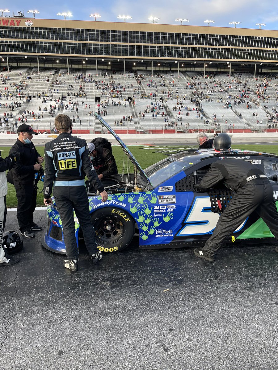 RickWareRacing's tweet photo. 🏁 here @amsupdates! @JoeyGaseRacing and team debrief after a 35th place finish @DonateLifeGA @sandwichman2020 https://t.co/bcmE8RIYvK