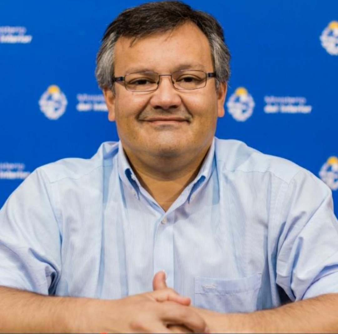 Silvanouruguay's tweet photo. 21hs hoy domingo estará en Polemica en el Bar el Director de Movilidad del Ministerio del Interior @santiagon1974 https://t.co/srWuSV8YzA