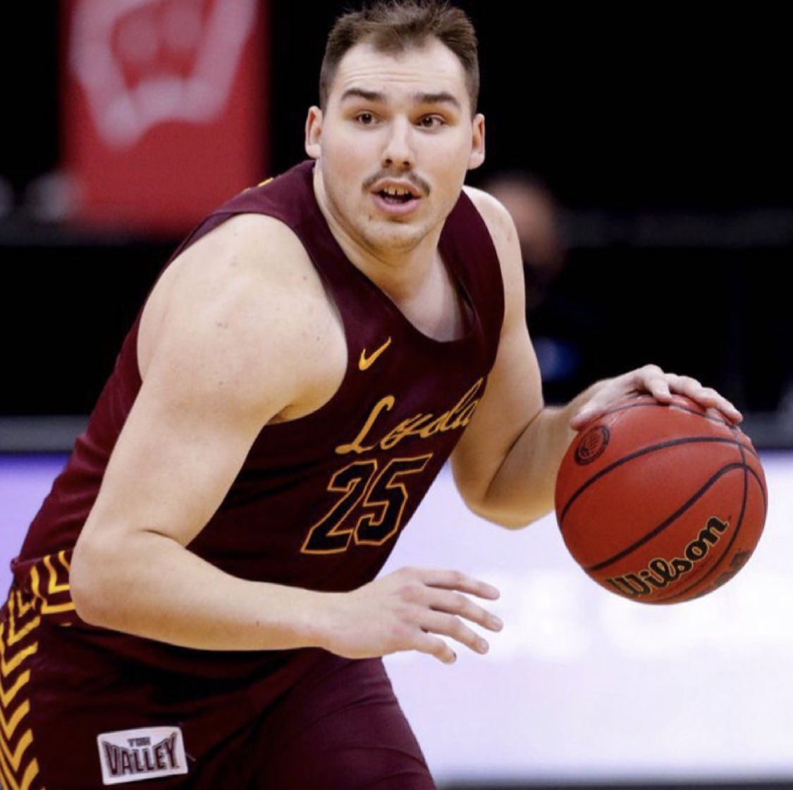 USAquarium's tweet photo. I always wondered what happened to Kevin McCallister’s older brother after the Home Alone movies, then I flipped on the tourney and watched my man Buzz carve up a  #1 seed on national television. Good to see he stayed in Chicago. This man is my new March hero. Ramble on. https://t.co/8DKugAkDxI