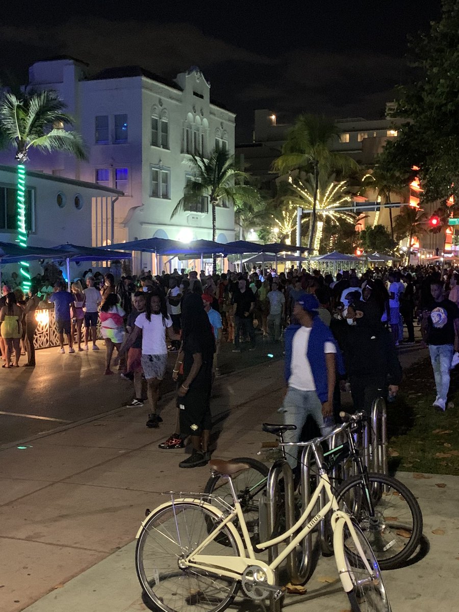 bobethyates's tweet photo. Miami Beach extends 8pm curfew to April 12. The city hopes the effort will help control the large crowds that have flocked to the area.  Full details on @CBSMiami at 11. https://t.co/JCG8iXQxDx