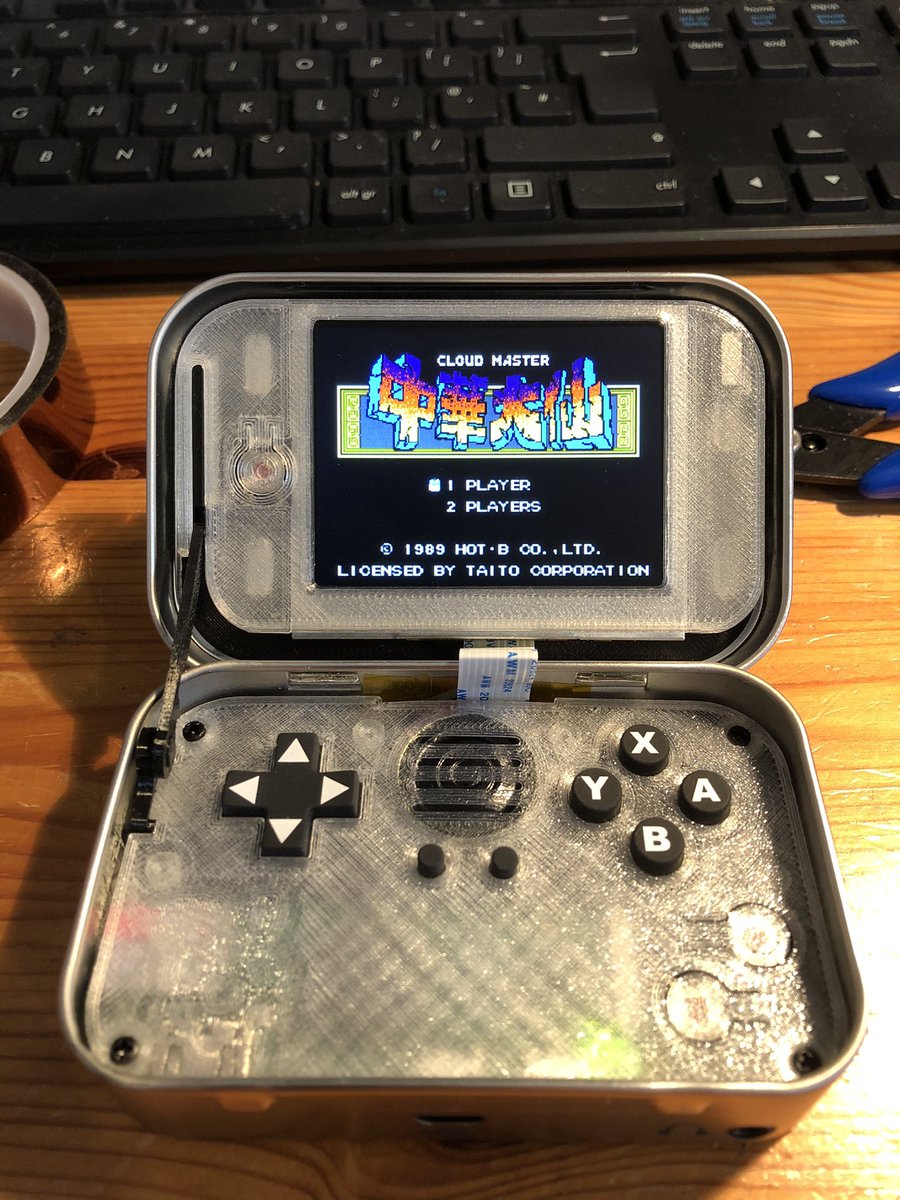 Airfixer's tweet photo. Whatโs better than playing your favourite #retrogame on a Sunday?
Playing your favourite #retro game on a console you spent all afternoon making out of an old #marksandspencer mint tin, a #raspberrypi and components supplied by @sudomod_wermy & @AngryHelder ๐๐
#mintypi https://t.co/CzBrcf6TtQ