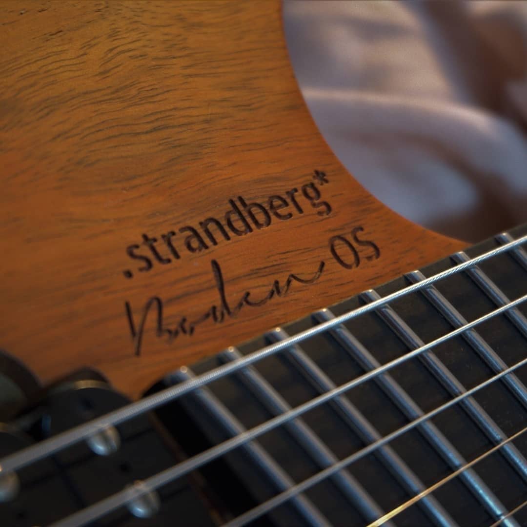 strandbergGuit's tweet photo. Getting up close and personal on this Boden OS from @djazzyboi. 🔍
#strandbergguitars #strandberg #repost #guitar #headlessguitar #boden #bodenos #feelbettersoundbetter #goheadless https://t.co/ydfrZL6tGj