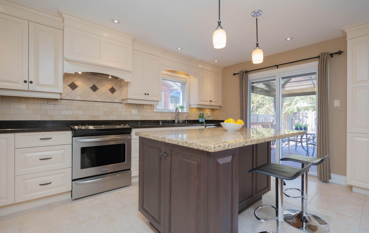 bel_lelli's tweet photo. JUST LISTED 1175 Pebblestone Cres., Pickering $1098000 Renovated 4+1 bed, 4 bath, 2 storey on a cul de sac. Chef's Kitchen, walk-out to backyard oasis, 8ft Arctic Hot tub #justlisted #forsale #newlisting #toprealtors #expertmarketers
https://t.co/npOA2ZRHkJ https://t.co/Rj6QiqTtoj