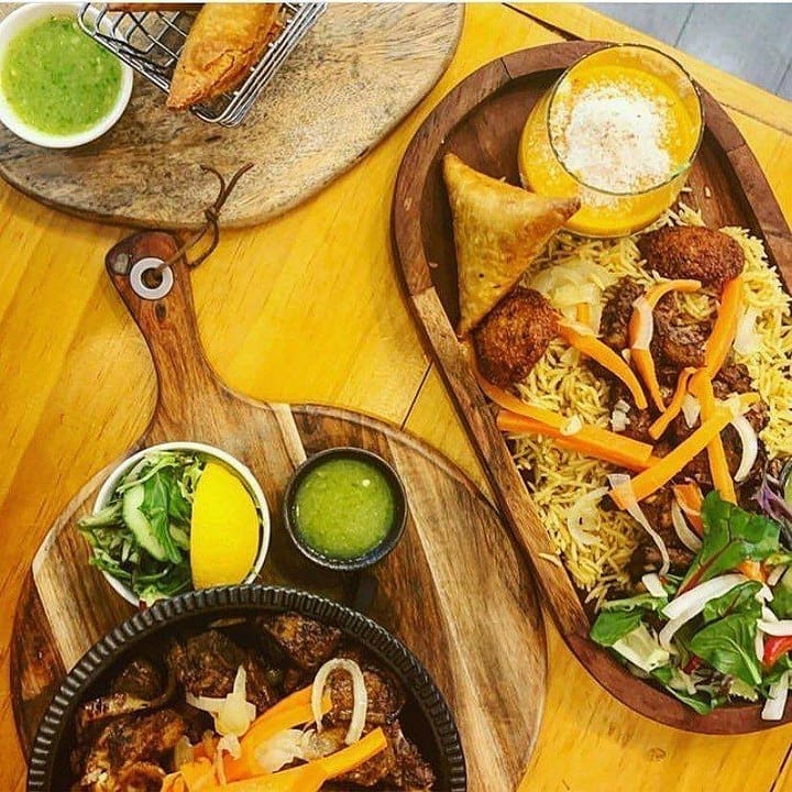africanindex_'s tweet photo. Somali food is up there with the best cuisines of the world.

Bariis - rice
Hilib - meat
Moos/muus - 🍌
Shaah - tea
Lahoh/anjero - flat bread
Kimis/Sabaayad - another bread
Doro/digaag - 🐔
Maraq - soup

Many dessert options but halwa #1 https://t.co/d4tNACiOx9