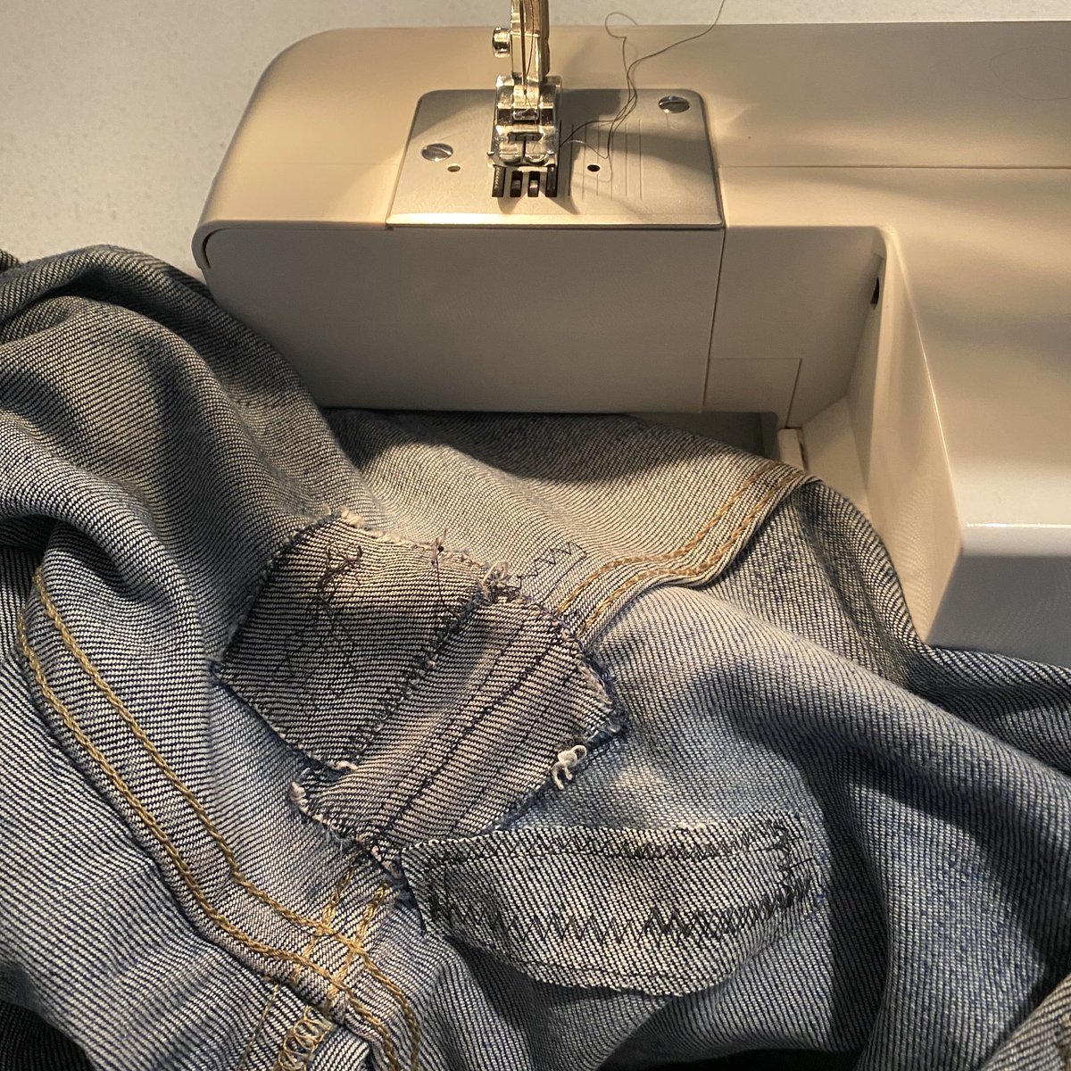 radiocorey's tweet photo. I refuse to give up on this pair of jeans. #patch3 https://t.co/R55vmdqAB5