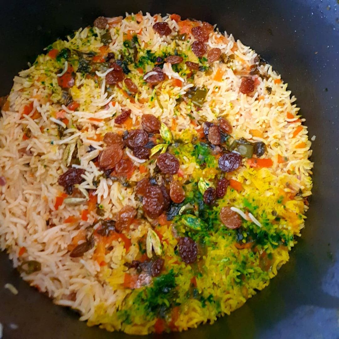 africanindex_'s tweet photo. Somali food is up there with the best cuisines of the world.

Bariis - rice
Hilib - meat
Moos/muus - 🍌
Shaah - tea
Lahoh/anjero - flat bread
Kimis/Sabaayad - another bread
Doro/digaag - 🐔
Maraq - soup

Many dessert options but halwa #1 https://t.co/d4tNACiOx9