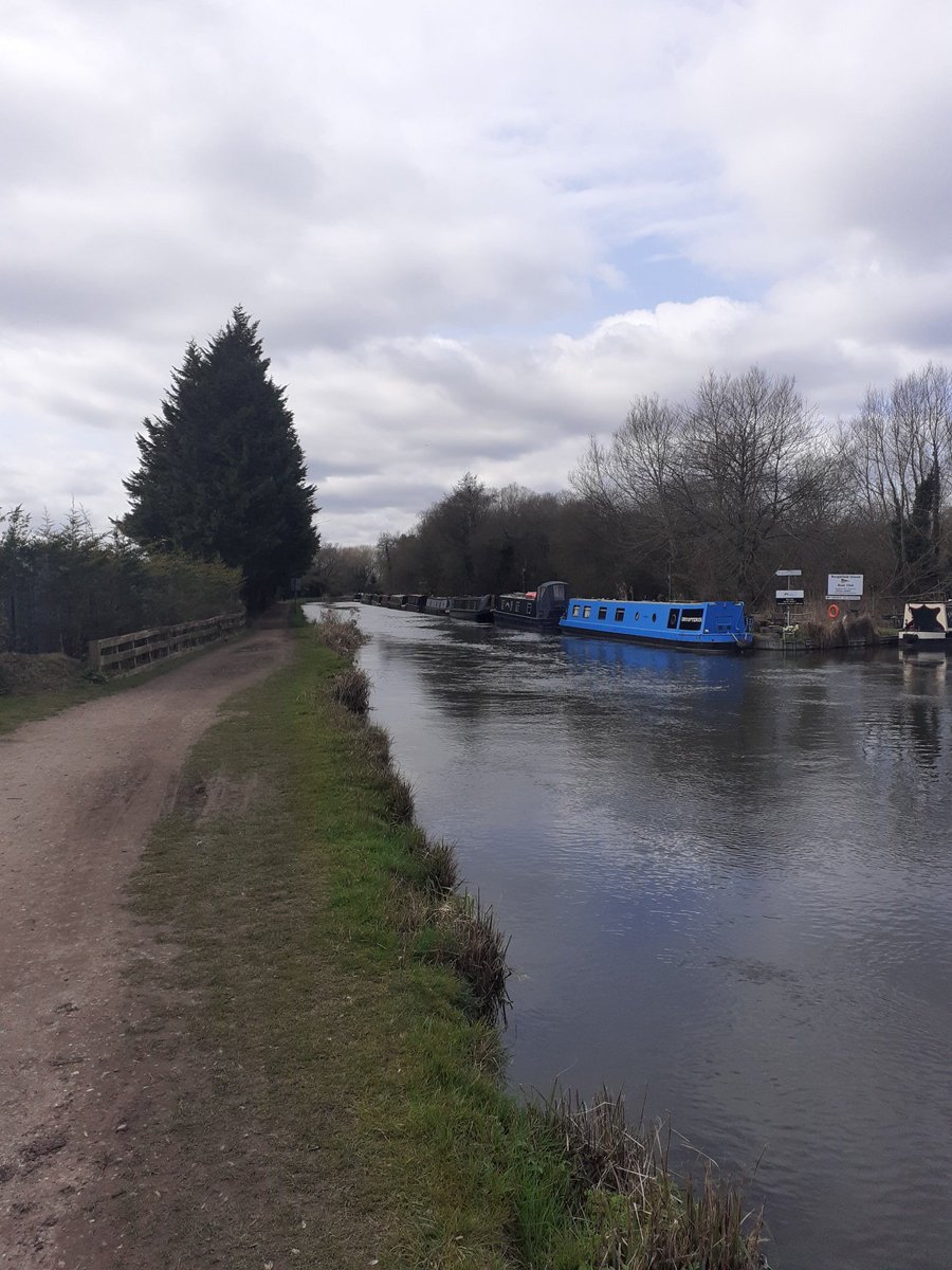 aMonaffal's tweet photo. Speedy run this Sunday with my RRR vest on. I guess I'll come out as an athlete at the end of this lockdown. #running #Berkshire #Readinguk https://t.co/hCAgj9lZHZ