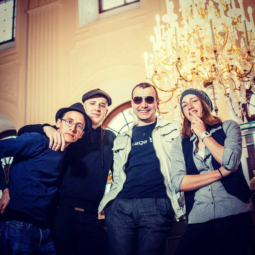 Q_AGE's tweet photo. Songs for your lonely island with friends for your lonely island

#songsforyourlonelyisland 
#bandpicturethis 
#rockband 
#alternativerockband 
#gothicrock 
#friendshipgoals 
#friendzone https://t.co/QcRT0cOeCt https://t.co/hVi9fNI2zP