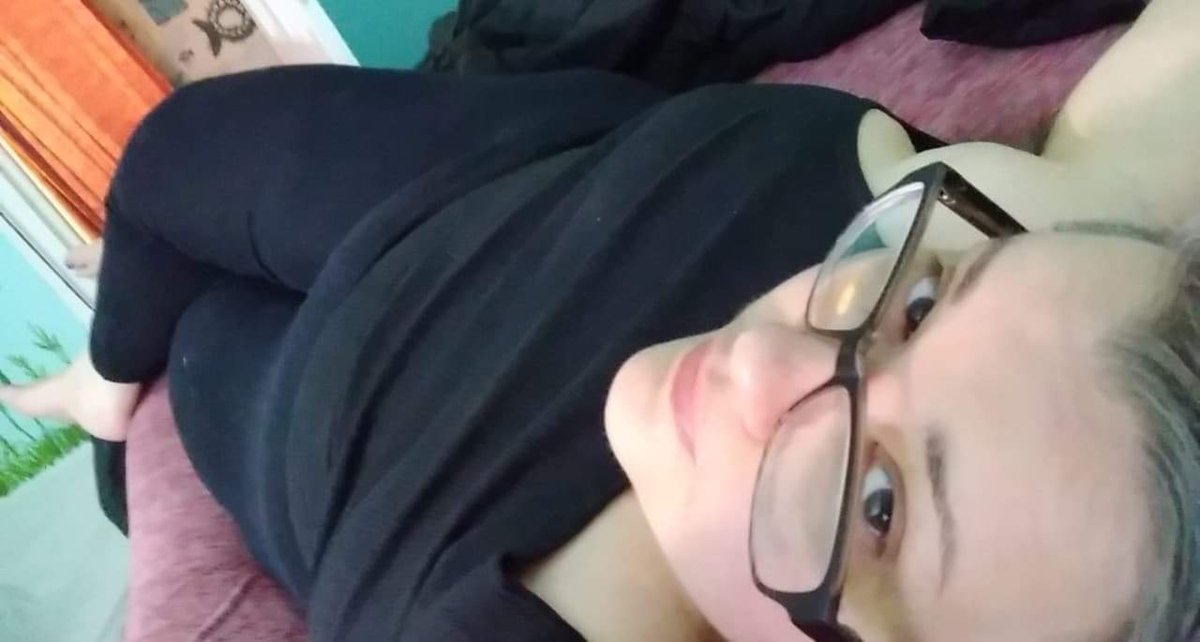 FeralHouseSlut's tweet photo. who needs hair dye when my natural silver highlights make me look like i was kissed by the moon?
#abbi_somebody
#naturalhighlights https://t.co/XugC75Zpig