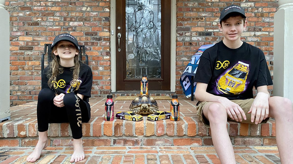 RobinsonMikeD's tweet photo. Congrats to @Blaney on winning the #FOHQT500 @amsupdates in the @Team_Penske @DrinkBODYARMOR @FordPerformance @FordMustang! A couple victory tribute pics from Addison & Travis with their pet tortoise, Elliott! Being the tortoise paid off in the end! 🏁
@NASCAR | #12Crew | 🤟🏼 https://t.co/xvAGQqYQTa