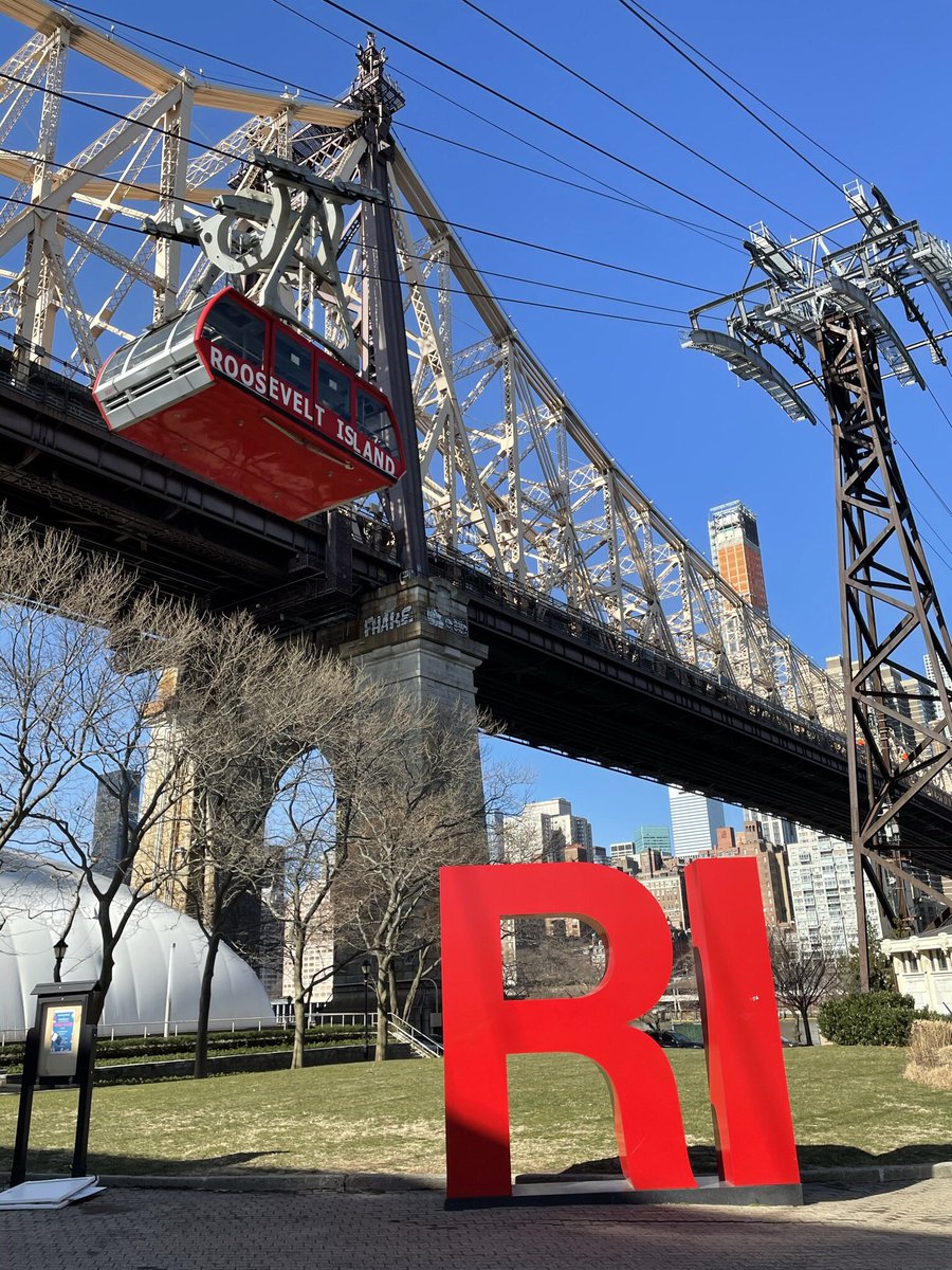 Siouxcq523's tweet photo. #rooseveltisland #springnyc with @econchap1974 https://t.co/CC7i55M5XP