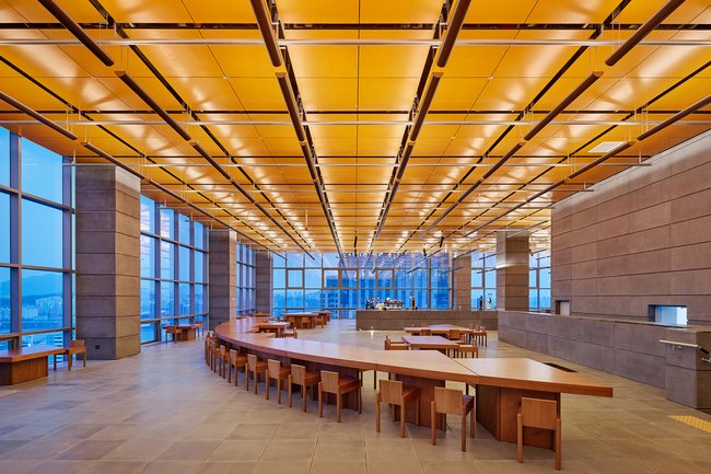 charts_k's tweet photo. K-media reports that Big Hit (now HYBE) is relocating today to their new location in Yongsan. Over 1,000 employees and executives will move into the new building.

https://t.co/SBxCujQXtL https://t.co/k2VnDWI8MV