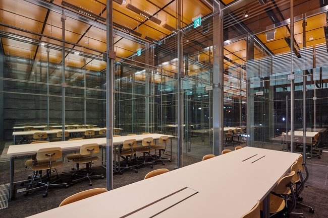 charts_k's tweet photo. K-media reports that Big Hit (now HYBE) is relocating today to their new location in Yongsan. Over 1,000 employees and executives will move into the new building.

https://t.co/SBxCujQXtL https://t.co/k2VnDWI8MV