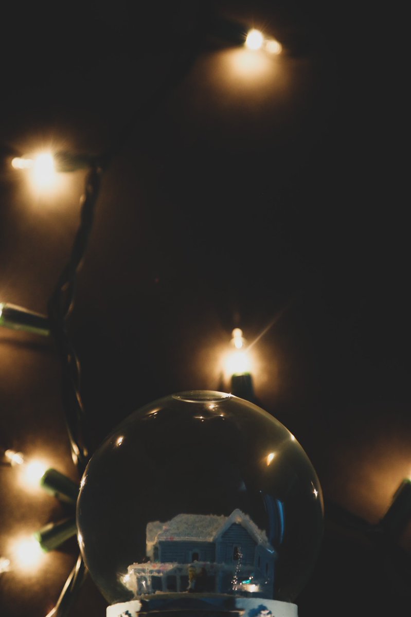 evrynitephoto's tweet image. •my tiny little world is in your hands• 
@waterparks @underscoregeoff @awsten @ForParx [REPOST bc of error lol]

this was the visual i was working towards :) looking inside the snowglobe