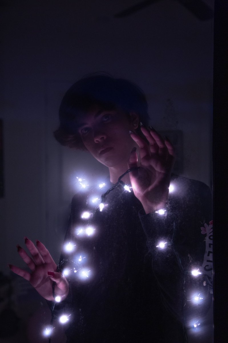 evrynitephoto's tweet image. •my tiny little world is in your hands• 
@waterparks @underscoregeoff @awsten @ForParx [REPOST bc of error lol]

this was the visual i was working towards :) looking inside the snowglobe