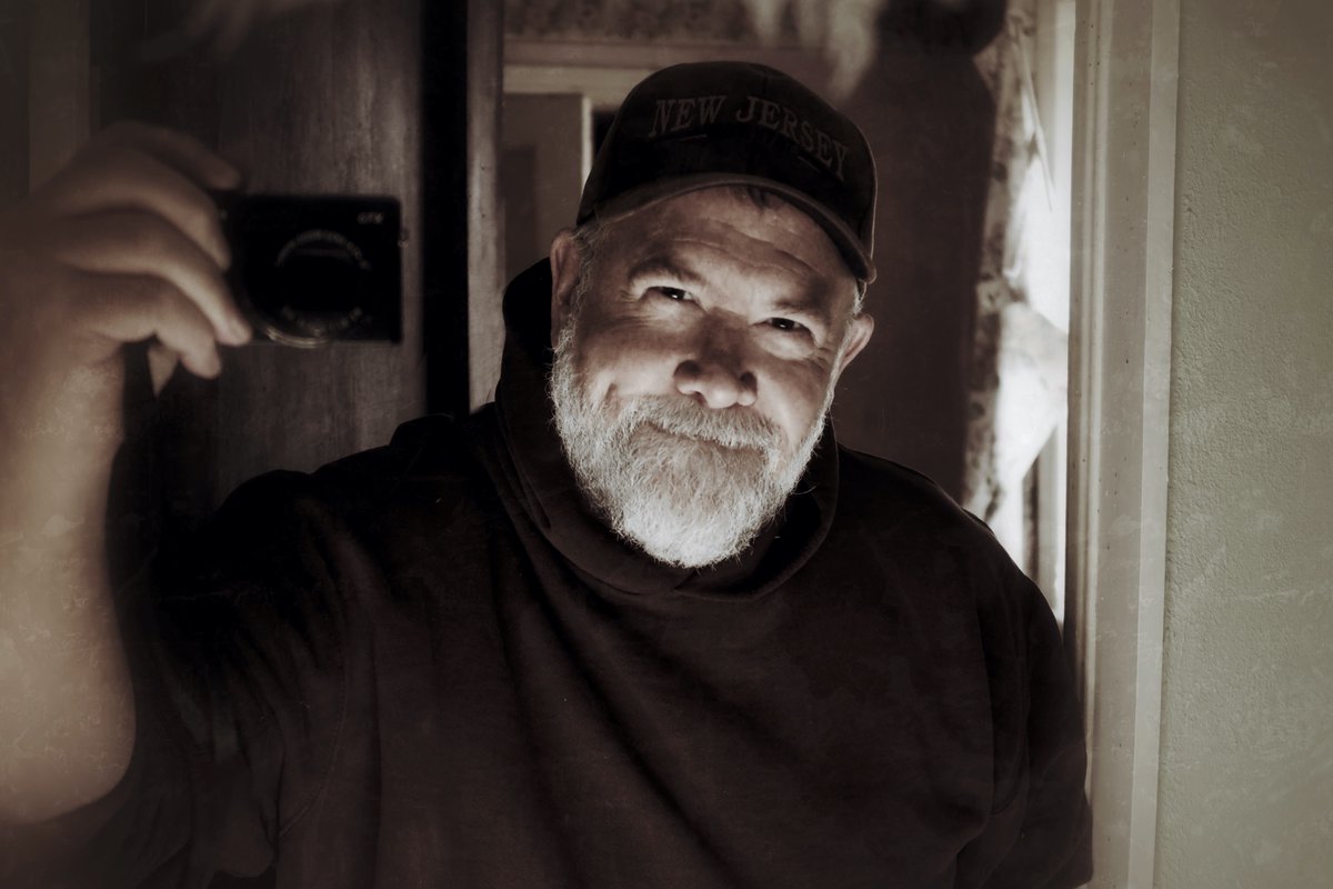 #exploring #mirrorselfie #abandonedhouse #beardo