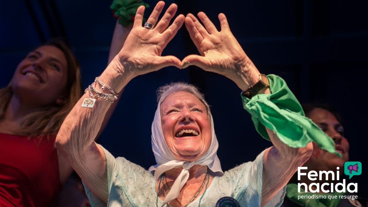 Feminacida's tweet photo. #FelizCumpleNora 💜 Norita Cortiñas hoy cumple 91 años de caminar un sendero de lucha inigualable. ¿Qué sería de nosotrxs sin la rebeldía de Nora? En esta jornada no solo la abrazamos, la empapamos de este cariño infinito y este agradecimiento eterno.
Foto:@Laretaguardia https://t.co/upXWGIzGFf