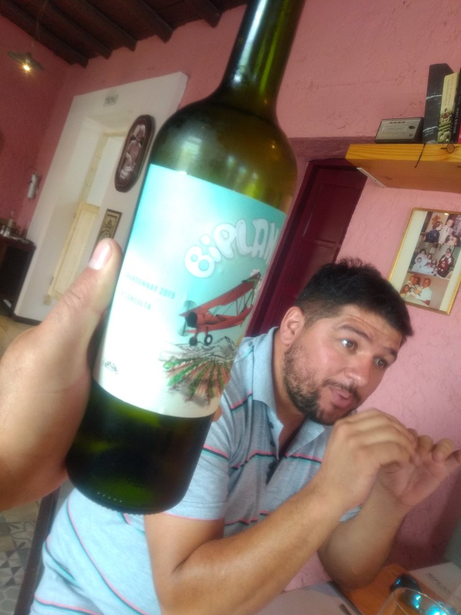 paladar_noir's tweet photo. Y así salió una cata con almuerzo en El Porvenir restaurante, en La Consulta, con Fabián Vicario y el Pochi Velázquez... @BiplanoWine y Solito Va.
Tomamos:
- Biplano Chardo, malbec y blend
- Solito va Semillón, malbec y CabFranc
Y la yapa... El vino Biplano Malbec ícono https://t.co/9UMNdyGNF0