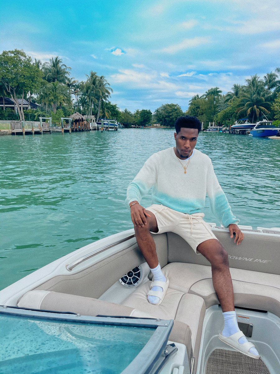 MrDeLaMont's tweet photo. Sunday Vibes https://t.co/mX5Zci1W9c