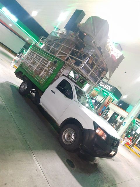 elsoldepuebla1's tweet photo. #ReporteSol En Santa Maria Moyotzingo se robaron una camioneta Nissan NP300, modelo 2018 color blanco, redilas verdes, con placas de Hidalgo HM-5808-E. Informes 7731562785 https://t.co/qK7tnRmiK8