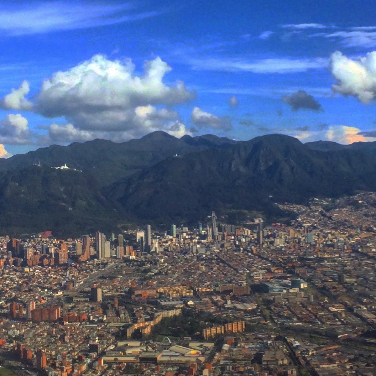 felipe_ramir's tweet photo. 🟡🔴 Bogotá 🟡🔴 https://t.co/KKE53pnA55
