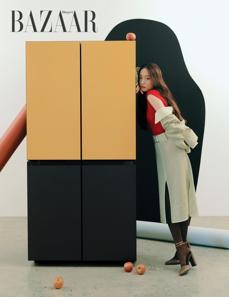 krystclass's tweet photo. Krystal for Harper's Bazaar Korea April issue https://t.co/g4pJqVR5XX