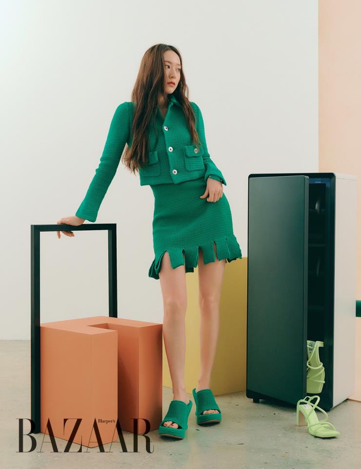 krystclass's tweet photo. Krystal for Harper's Bazaar Korea April issue https://t.co/g4pJqVR5XX