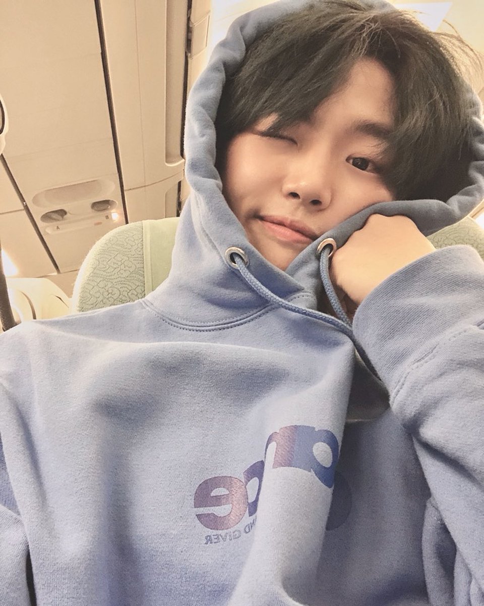 PENTATIVETW's tweet photo. 📚 펜 𝚎. 𝘃𝗲𝗻𝘁𝘀 ➪ out :: @ to--dαч ın #SKZThirdCB ₊˚. #1YearWSTARKIDS ›

Dath no podía faltar al tercer comeback de estos chiquitines a quienes queremos felicitar por su primer añito juntos. Esperamos que todo salga de maravilla, ¡felicidades! ╰(*´︶`*)╯ https://t.co/kI7YZfAcH9