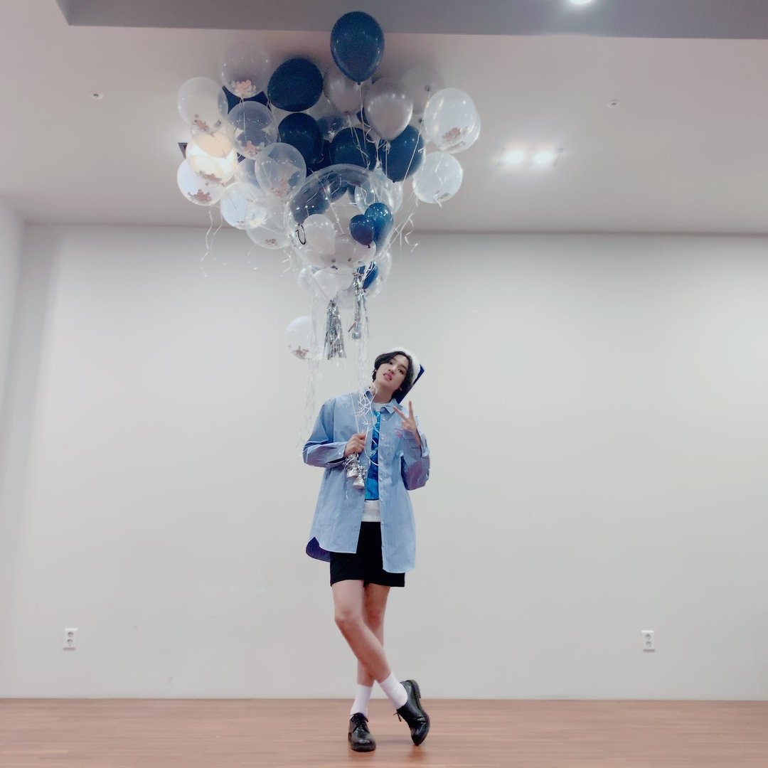 PENTATIVETW's tweet photo. 📚 펜 𝚎. 𝘃𝗲𝗻𝘁𝘀 ➪ out :: @ to--dαч ın #1YearWithTweecy ₊˚. #Tweecy1stConcert ›

Khaen se vino de acuerdo a la ocasión para festejar el primer año como grupo de estas reinas a quienes agradecemos la invitación y les deseamos mucho éxito, fighting!!! ◝(⁰▿⁰)◜ https://t.co/An9apUdGtw
