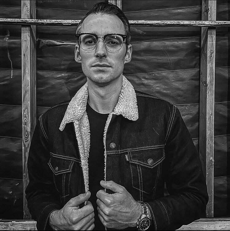 SimWilliamsUK's tweet photo. The love that you have all shown for the new album is incredible! I can’t fucking wait to play these songs for ya live, hopefully soon! #whitesoftheeyes #simwilliams #newalbum #NewMusic #singersongwriter #IndependentArtist https://t.co/jXObwFVqd2