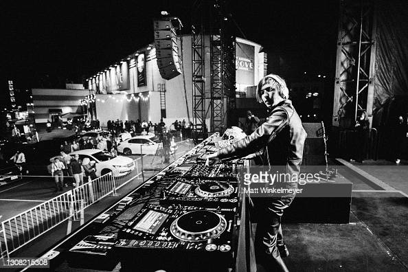 GettyVIP's tweet image. Whethan performs during Whethan's Drive-In Concert at City National Grove of Anaheim in Anaheim, California.
More 📷 #Whethan 👉 bit.ly/3vLst0H