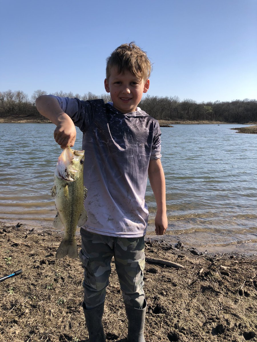 bryan_schooley's tweet photo. Pond to pan to plate. 🎣 

#godisgood #fishtoeat #pondtoplate #bassfishing #rippinglips #ditchpickle #bass #godscountry #oklahoma https://t.co/QfqzSFoRiF