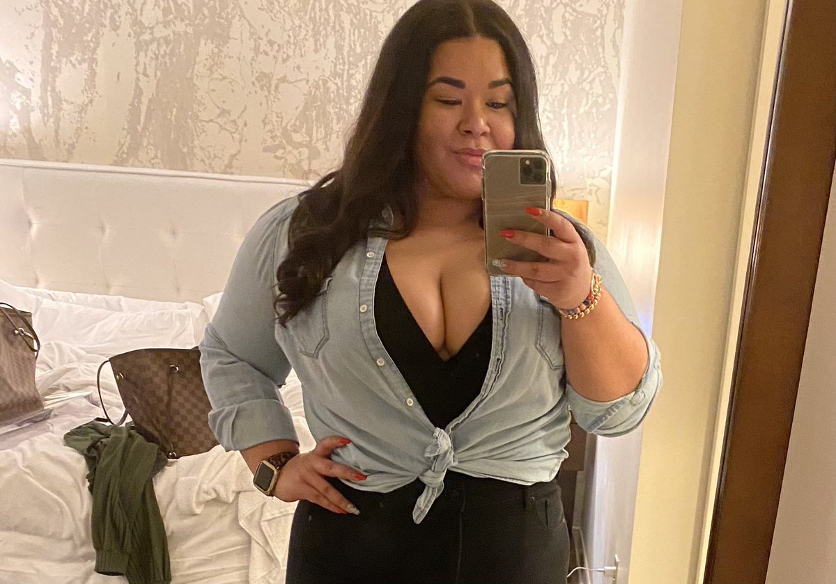 JayBreeze2's tweet photo. A lil vneck love ❤️ https://t.co/PHWVVx131j